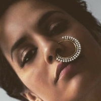 Agam Darshi Desnuda