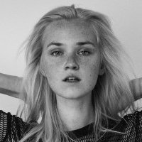 Alexa Reynen Desnuda