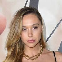 Alexis Ren Desnuda