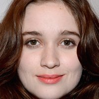 Alice Englert Desnuda