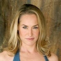 Amanda Wyss Desnuda