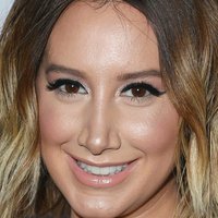 Ashley Tisdale Desnuda