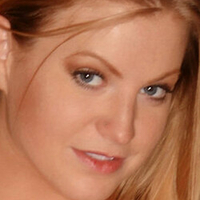 Avery Ray Desnuda