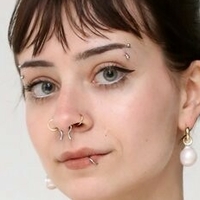 Aynsleigh Escher Desnuda