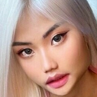 blondasian Desnuda