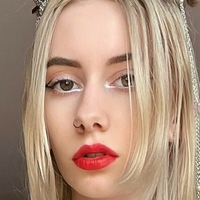 Blondie Claire Desnuda