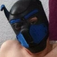 blueandredmask Desnuda