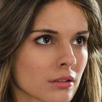 Caitlin Stasey Desnuda
