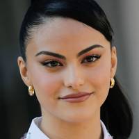 Camila Mendes Desnuda