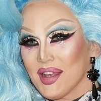 Charlie Hides Desnuda