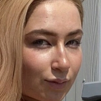 Charlotte Lion Desnuda