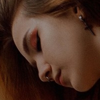 Dazy 8 Desnuda