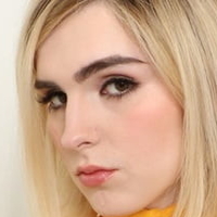 Ella Hollywood Desnuda