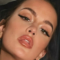 Ellie Robinson Desnuda