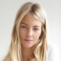 Elyse Taylor Desnuda