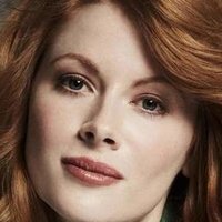 Emily Beecham Desnuda