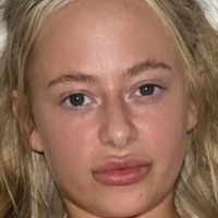 Emily Cockayne Desnuda