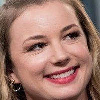 Emily VanCamp Desnuda