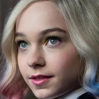 Emma Myers Desnuda