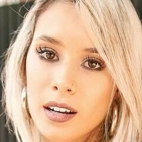 Flor Moyano Desnuda