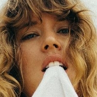 Franziska von Tschurtschenthaler Desnuda