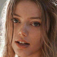 Grace Van Dien Desnuda