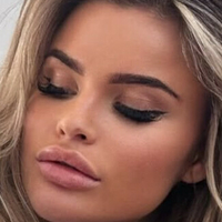 Hailey Baker Desnuda