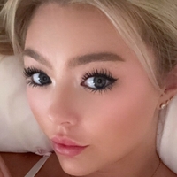 Hailey Sigmond Desnuda