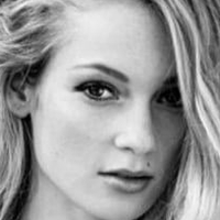 Hannah Dodd Desnuda