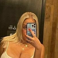 Holly Y Desnuda