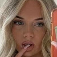 Izzy Desnuda