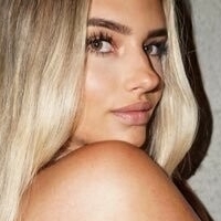 Jenny Mai Desnuda