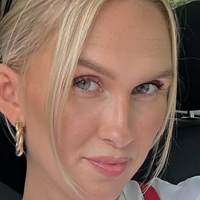 Julia Dröge Desnuda