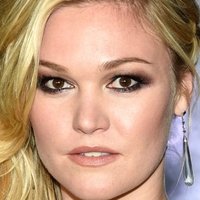 Julia Stiles Desnuda