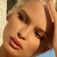 julialogan Desnuda