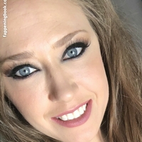 kagneylinn Desnuda