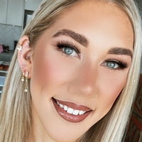 Kara Skip Desnuda