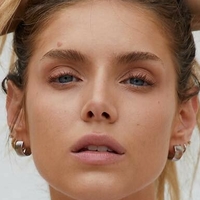 Kari Cassandra Riley Desnuda