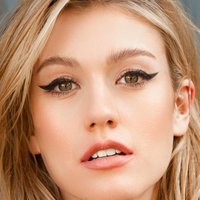 Katherine McNamara Desnuda