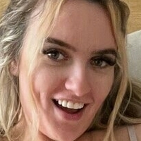 Lacey Amour Desnuda