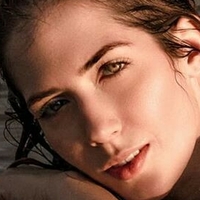 Larissa Darhuber Desnuda