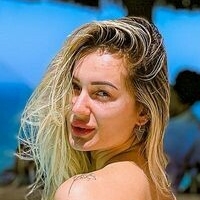 Larissa Scherrer Desnuda