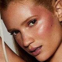 Laura Azevedo Desnuda