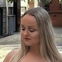 Laura-Helen Kleinert Desnuda
