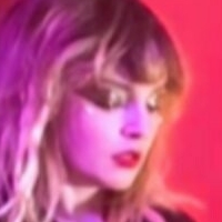Lauren Mayberry Desnuda