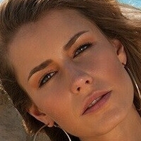 Linda Mucina Desnuda