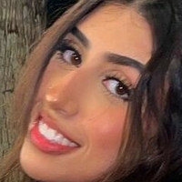 Linda Desnuda