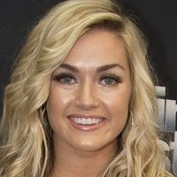 Lindsay Arnold Desnuda