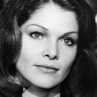 Lois Chiles Desnuda