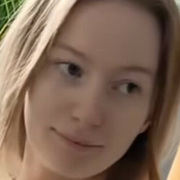Lou Petite Desnuda